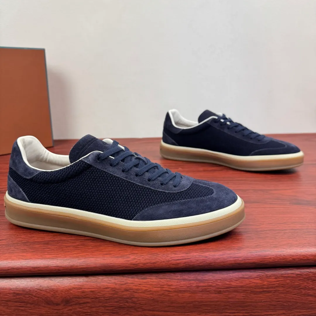 Batch 740 Loro Piana Tennis Walk men's moral training sneakers! These new textured leather tennis shoes feature an ultra-low-top design for year-round wear and are water-resistant. The wrapped sole creates an effortlessly attractive color combination that harmoniously blends functionality with understated style. The ideal footwear option for urban dressing. The heel is decorated with a soft calfskin tongue with Kummel color inserts and an embossed LP logo. Cotton shoelaces. Material: Upper: Gray woven stitching with cowhide accents! Sole: Rubber lining: Cow leather original rubber sole, excellent foot comfort, complete package! Size: 39-40-41-42-43-44 leather shoe size (38.4546 can be customized) Item number: FAM1316 blue